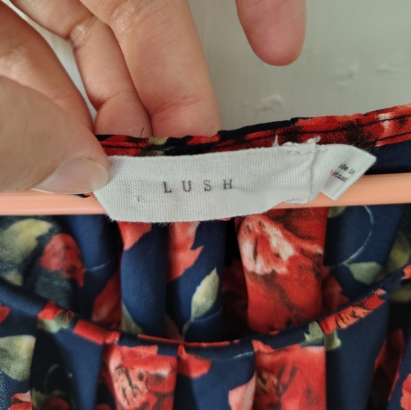 *5 for $25* Lush Women's Medium Blue w/ Red Rose Pattern Spaghetti Strap Tank - Picture 5 of 8